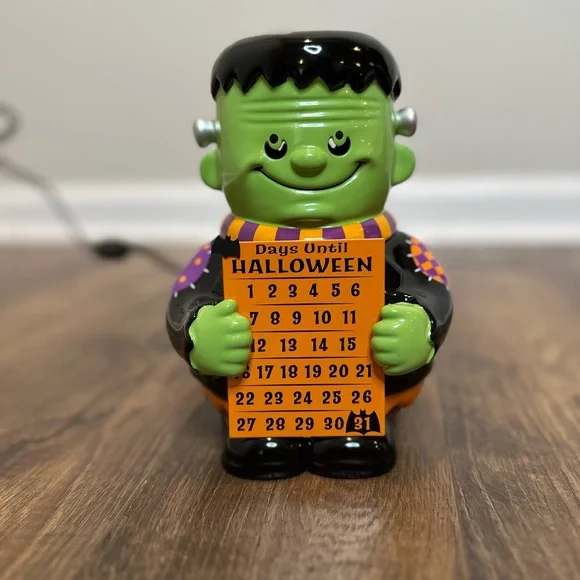 Countdown to Halloween Scentsy Warmer - Picture 5 of 9